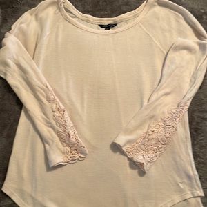 American Eagle pink lite weight thermal with beautiful embroidered arms
